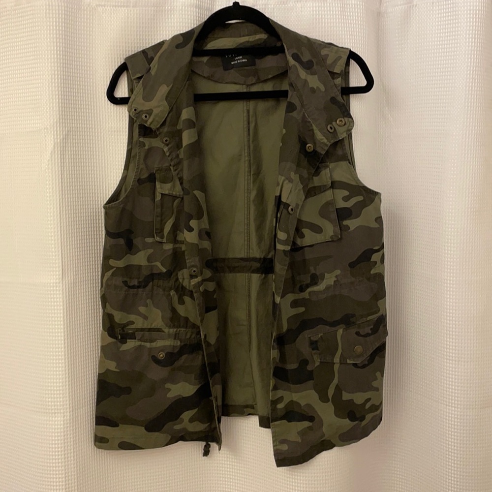 Camo print vest